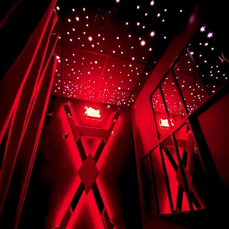 Redroomx Loveroom Apartament Llupia