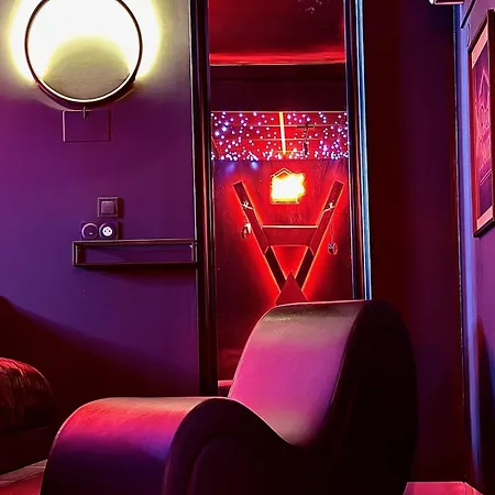 Redroomx Loveroom Daire Llupia
