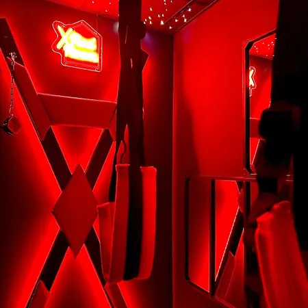 Redroomx Loveroom *