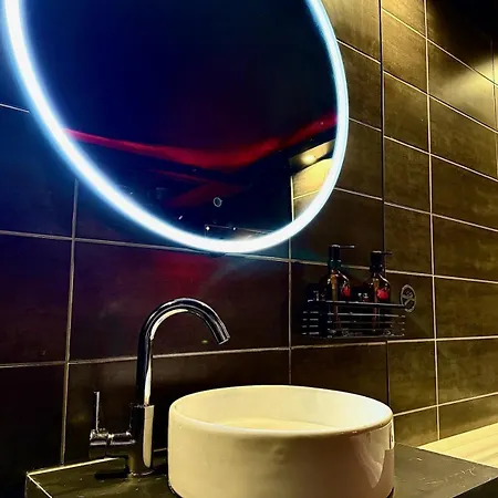 Апартаменты Redroomx Loveroom *