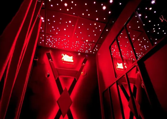 Redroomx Loveroom Апартаменты Llupia